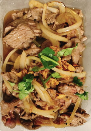 Bœuf aux oignons et poivre   