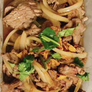 Bœuf aux oignons et poivre