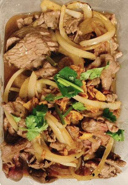 Bœuf aux oignons et poivre   